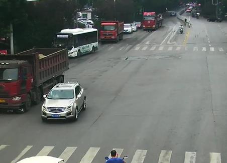 硬核！湘潭这位民警，擒贼、救人两不误！